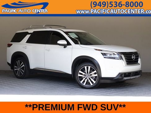 Used 2025 Nissan Pathfinder Platinum w/ Cargo Package FWD image 1