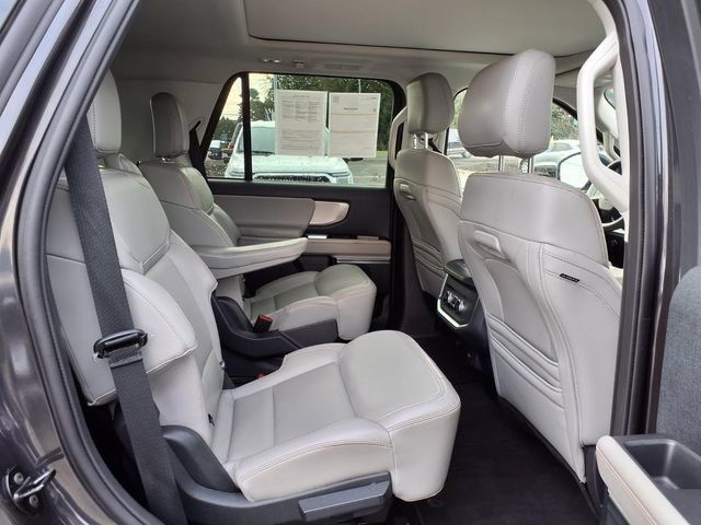 Certified 2025 Ford Expedition Active AWD/4WD image 11