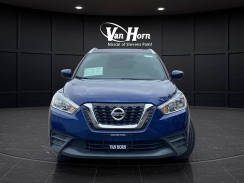 Used 2019 Nissan Kicks SV FWD image 2