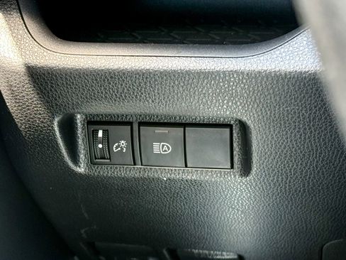 Used 2019 Toyota RAV4 LE w/ All Weather Liner Package AWD/4WD image 28