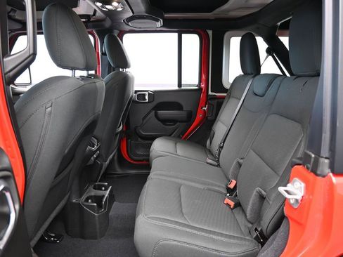 Used 2022 Jeep Wrangler Unlimited Sport image 32