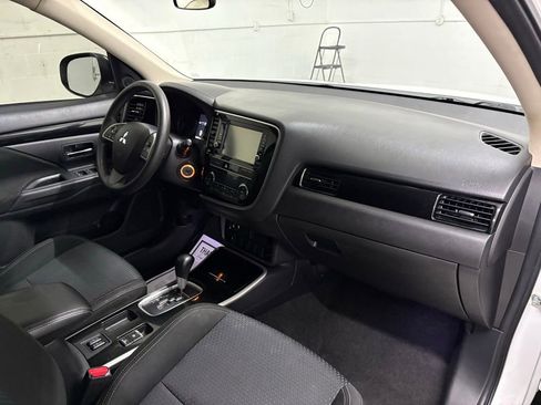 Used 2019 Mitsubishi Outlander ES FWD image 20