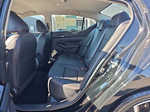 Used 2024 Nissan Altima 2.5 SR FWD image 16