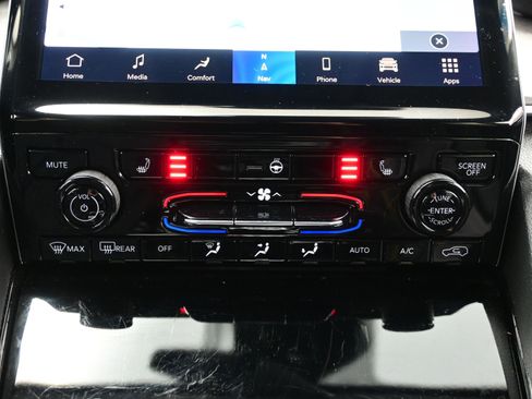 Used 2021 Jeep Grand Cherokee L Limited image 22