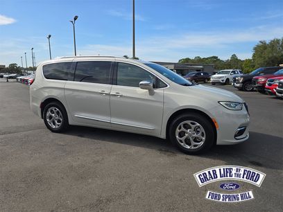 Used 2021 Chrysler Pacifica Limited w/ Uconnect Theater Family Group