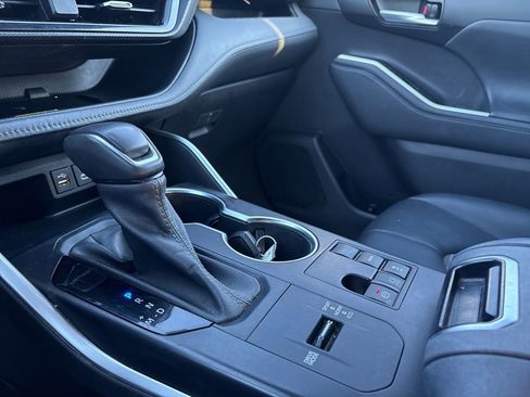 Used 2023 Toyota Highlander XSE image 22