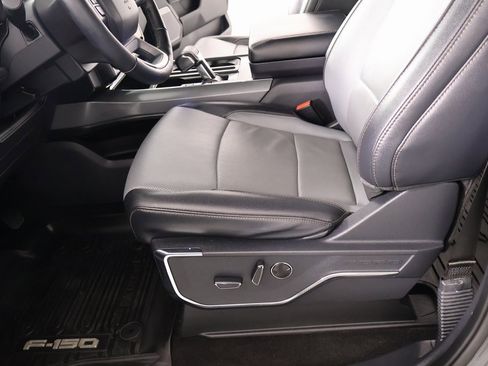 Used 2022 Ford F150 Lightning Lariat image 13