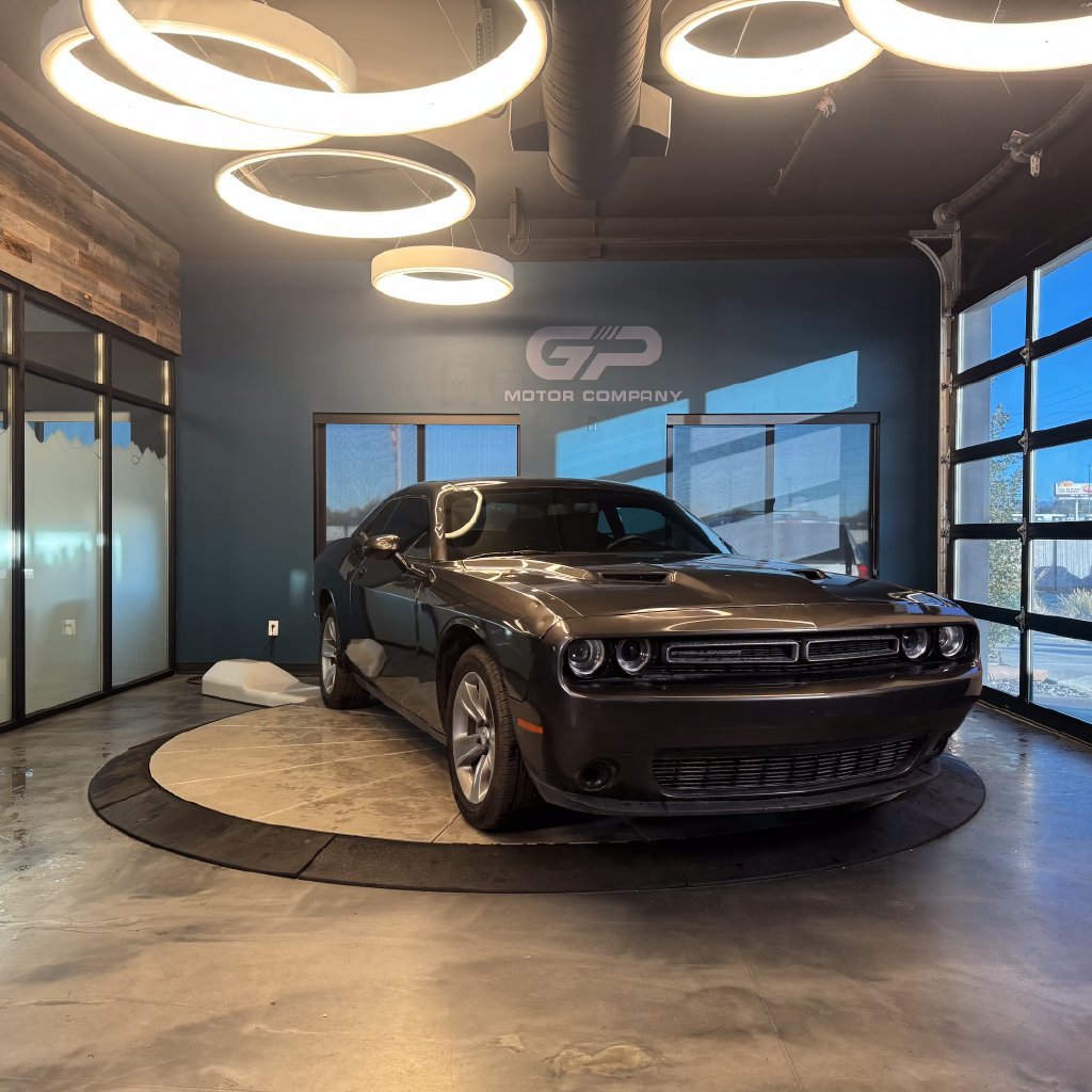 Used 2023 Dodge Challenger SXT RWD image 1