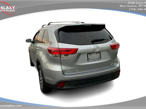 Used 2017 Toyota Highlander XLE AWD/4WD image 7