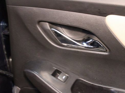 Used 2023 Chevrolet Traverse LT image 13