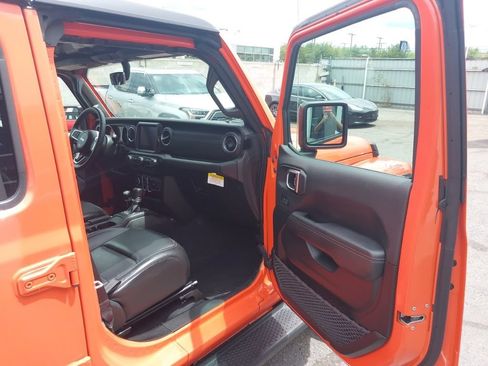 Used 2023 Jeep Wrangler Unlimited Sahara w/ Cold Weather Group AWD/4WD image 3