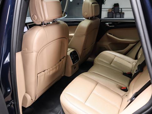 Certified 2020 Porsche Macan AWD/4WD image 33