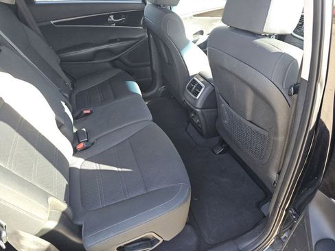 Used 2020 Kia Sorento AWD V6 image 5