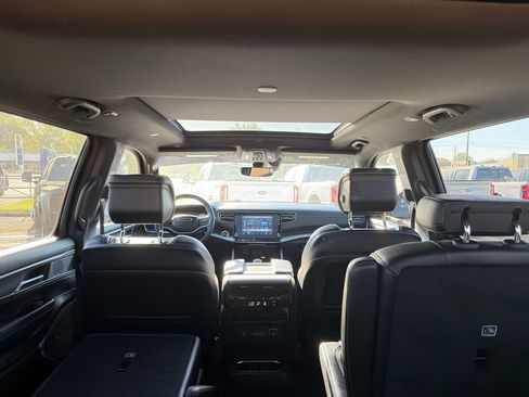 Used 2023 Jeep Wagoneer Series II image 18