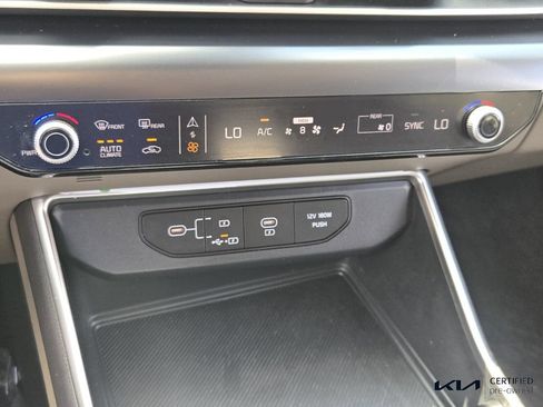 Certified 2025 Kia Carnival FWD image 22
