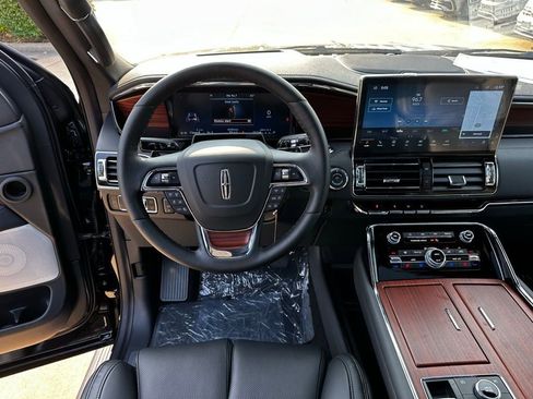 Used 2024 Lincoln Navigator Reserve AWD/4WD image 14