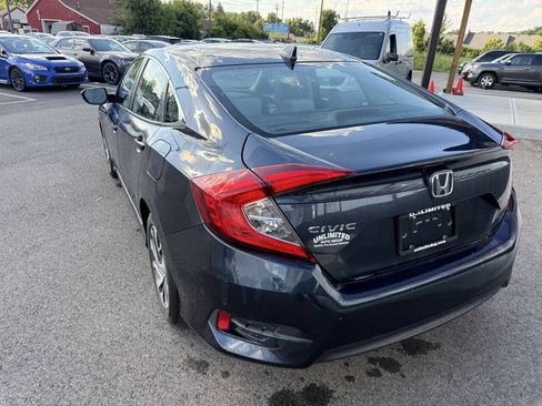 Used 2018 Honda Civic EX image 10