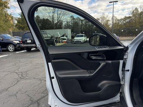 Used 2017 Jaguar F-PACE Prestige image 19