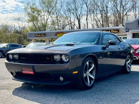 Used 2014 Dodge Challenger R/T RWD image 5