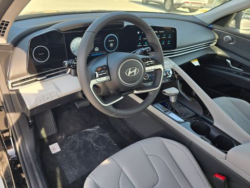 New 2025 Hyundai Elantra Limited image 13