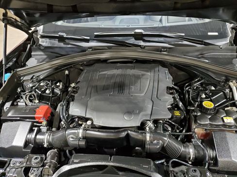 Used 2017 Jaguar F-PACE S image 48