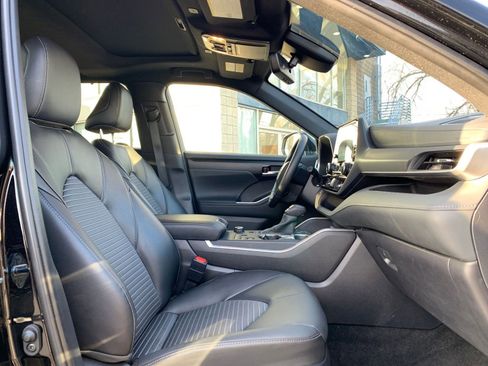 Used 2025 Toyota Highlander XSE image 39