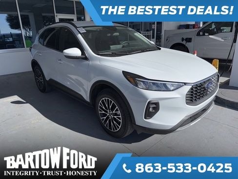 Used 2025 Ford Escape SE image 3