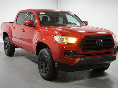Used 2021 Toyota Tacoma SR image 3