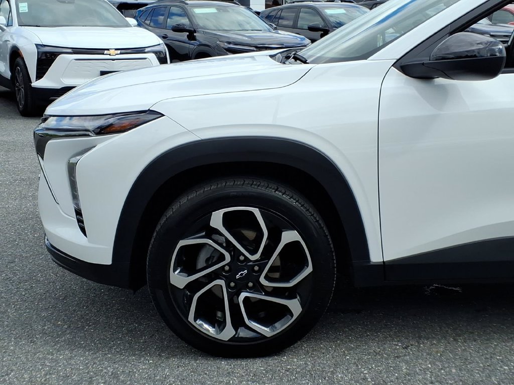 Used 2025 Chevrolet Trax RS w/ Driver Confidence Package FWD image 6