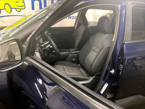 Used 2024 Nissan Rogue SV image 10