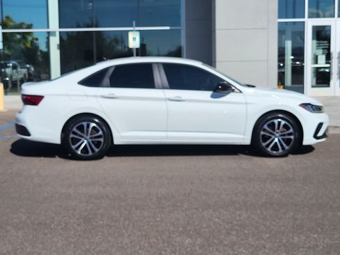 Used 2025 Volkswagen Jetta Sport FWD image 4