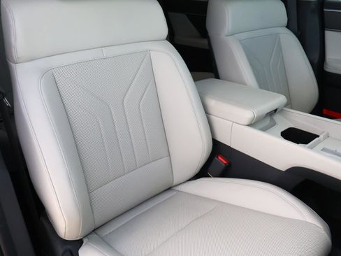 Certified 2025 Hyundai Santa Fe SEL image 16