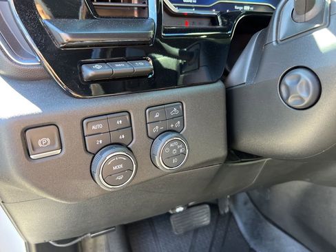 Used 2023 Chevrolet Silverado 1500 High Country w/ High Country Premium Package AWD/4WD image 12