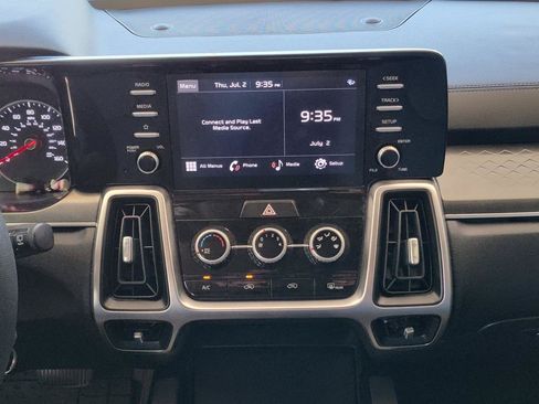 Used 2021 Kia Sorento LX FWD image 15