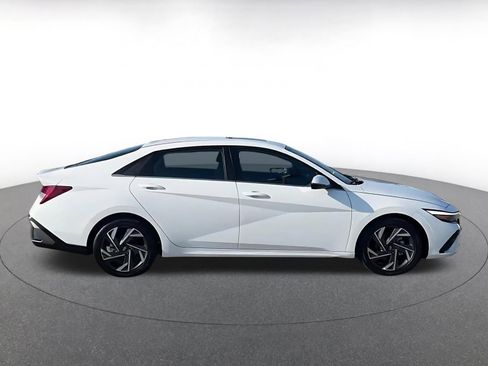 Used 2025 Hyundai Elantra Limited image 16