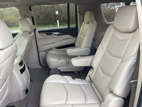 Used 2018 Cadillac Escalade ESV Premium Luxury image 35