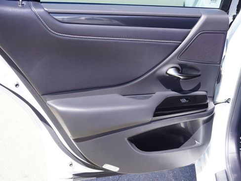Used 2024 Lexus ES 350 FWD image 11