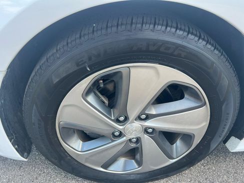 Used 2017 Hyundai Sonata Limited FWD image 2