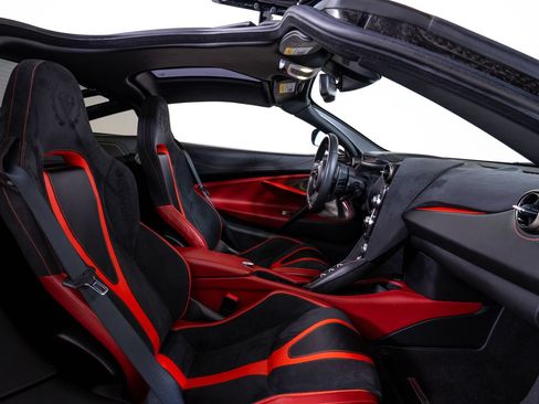 Used 2019 McLaren 720S Performance RWD image 24