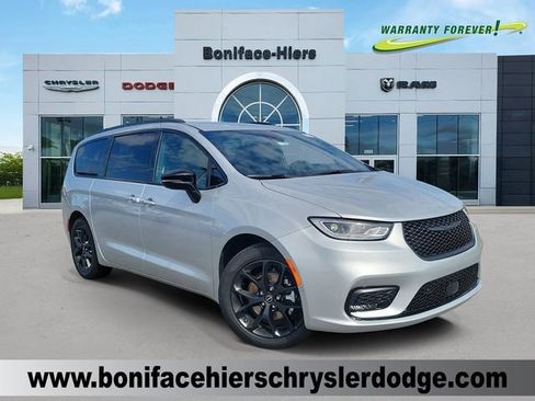 New 2026 Chrysler Pacifica Select w/ S Appearance Package image 1