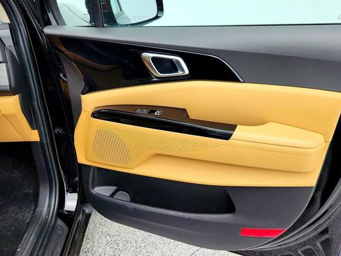 Used 2024 Kia Carnival EX image 27