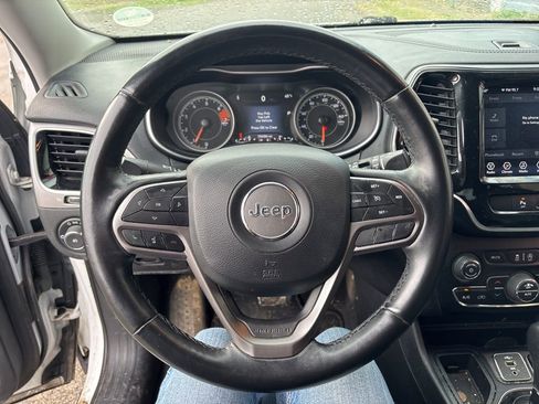 Used 2019 Jeep Cherokee Limited image 12