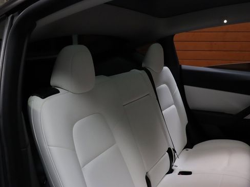 Used 2021 Tesla Model Y Long Range image 63