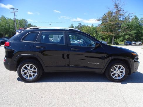 Used 2017 Jeep Cherokee Sport w/ Cold Weather Group AWD/4WD image 38