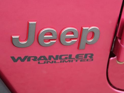 Used 2022 Jeep Wrangler Unlimited Rubicon w/ LED Lighting Group AWD/4WD image 8