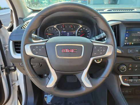 Used 2022 GMC Terrain SLE FWD image 17