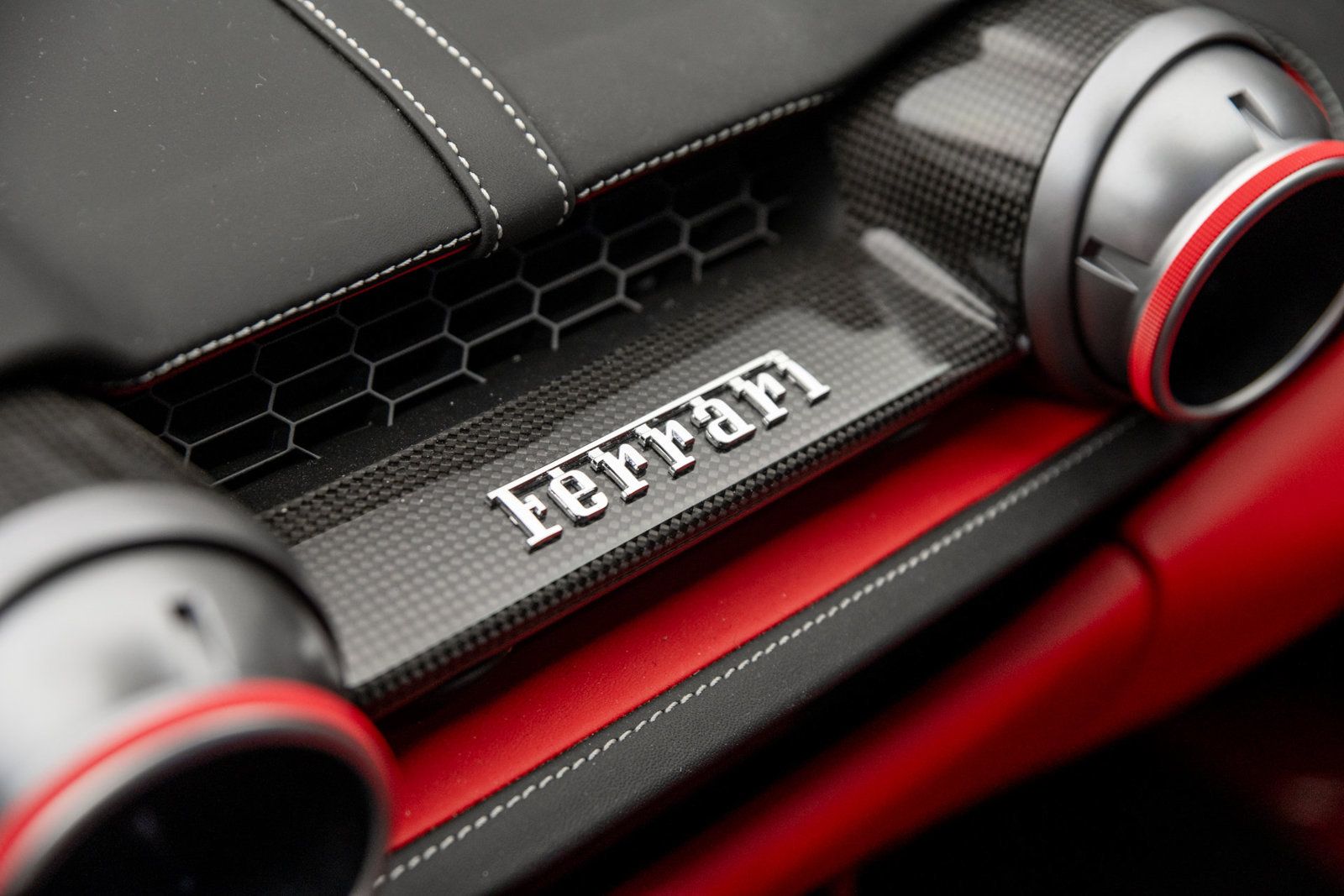 Used 2020 Ferrari 812 Superfast RWD image 24
