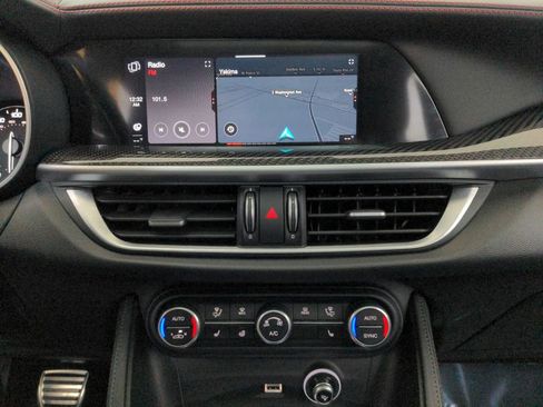 Used 2023 Alfa Romeo Stelvio Estrema image 22