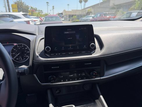 Used 2025 Nissan Rogue SV FWD image 16