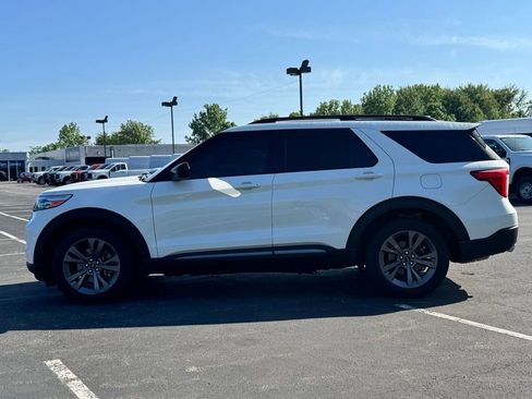 Used 2023 Ford Explorer XLT w/ Equipment Group 202A AWD/4WD image 4